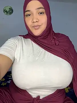 Snapshot of sweetmuslim01 chatting on January 22, 6:20 pm sweetmuslim01 online show from January 22, 6:20 pm