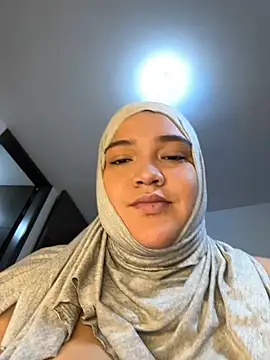 Snapshot of sweetmuslim01 chatting on March 11, 12:54 am sweetmuslim01 online show from March 11, 12:54 am