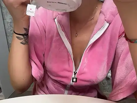 Snapshot of Angelinaa19 chatting on November 23, 4:29 pm Angelinaa19 online show from November 23, 4:29 pm