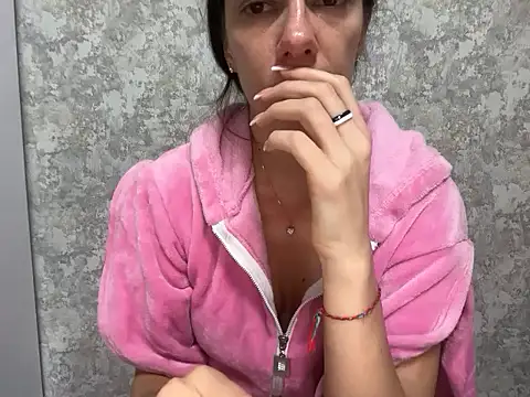 Snapshot of Angelinaa19 chatting on December 3, 9:51 am Angelinaa19 online show from December 3, 9:51 am