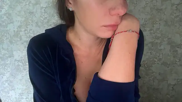 Snapshot of Angelinaa19 chatting on April 21, 8:31 am Angelinaa19 online show from April 21, 8:31 am