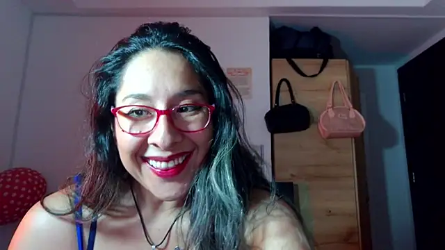 Snapshot of mali-fox99 chatting on December 14, 2:50 am mali-fox99 online show from December 14, 2:50 am