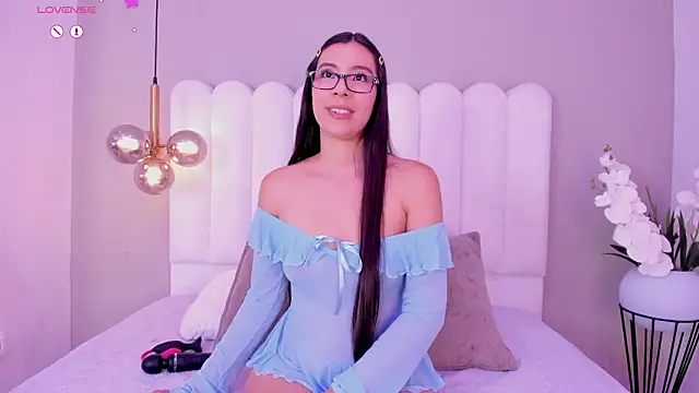 EmilyMiller 22 online show from January 18, 1:04 pm