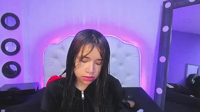 Snapshot of Hot_Barbie_Poku2 chatting on November 13, 4:39 pm Hot Barbie Poku2 online show from November 13, 4:39 pm