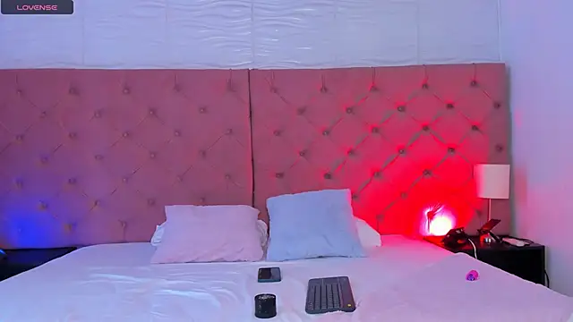 Snapshot of jov_and_thomas chatting on November 10, 5:23 pm jov and thomas online show from November 10, 5:23 pm