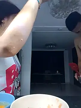 Snapshot of jov_and_thomas chatting on November 20, 3:39 am jov and thomas online show from November 20, 3:39 am