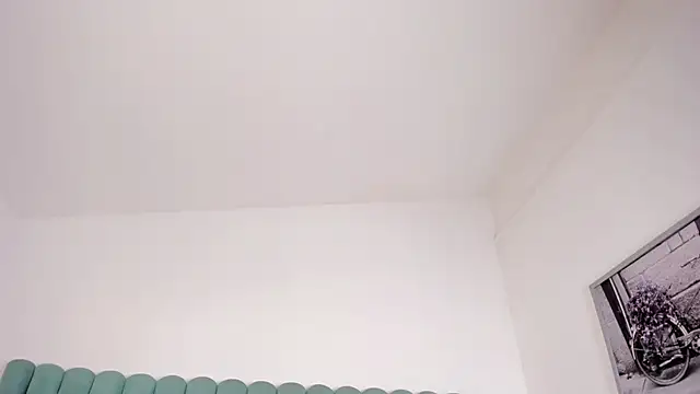 FrancescaSkuirt online show from December 19, 8:43 am