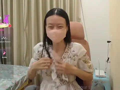 Snapshot of Lil-Cherries chatting on December 19, 1:51 pm Lil-Cherries online show from December 19, 1:51 pm