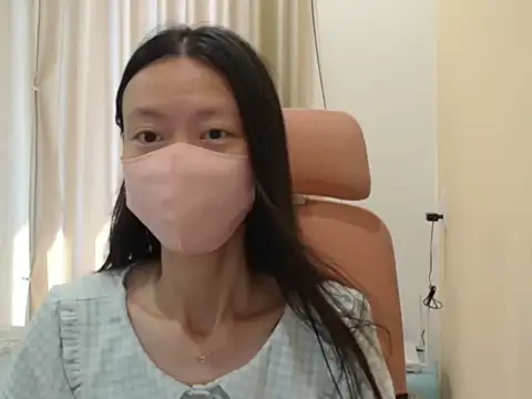 Snapshot of Lil-Cherries chatting on January 9, 3:31 am Lil-Cherries online show from January 9, 3:31 am