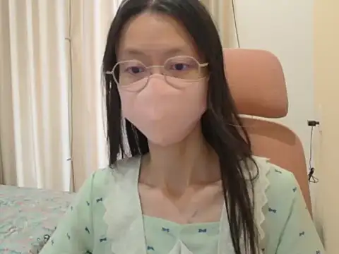 Snapshot of Lil-Cherries chatting on January 14, 5:02 am Lil-Cherries online show from January 14, 5:02 am