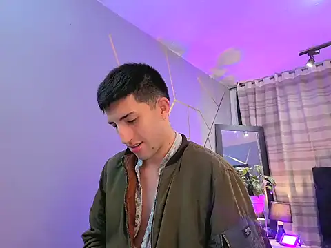 Snapshot of Un_Sluttyy chatting on November 7, 11:43 am Un Sluttyy online show from November 7, 11:43 am