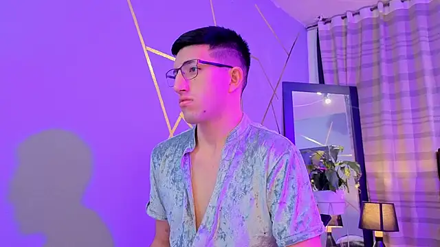 Snapshot of Un_Sluttyy chatting on November 17, 11:27 am Un Sluttyy online show from November 17, 11:27 am