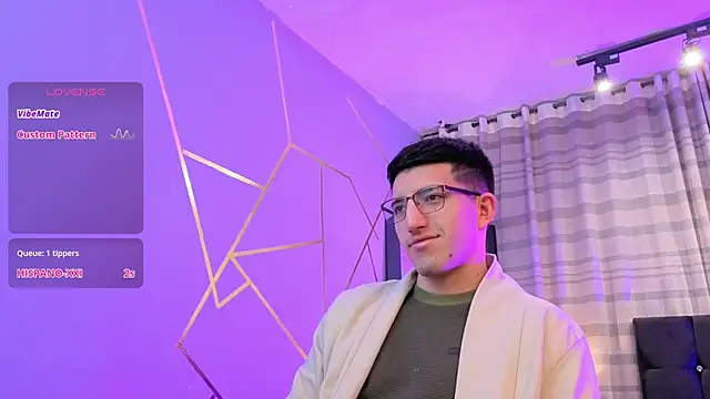 Snapshot of Un_Sluttyy chatting on November 21, 11:20 am Un Sluttyy online show from November 21, 11:20 am