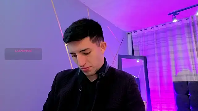 Snapshot of Un_Sluttyy chatting on November 24, 11:43 am Un Sluttyy online show from November 24, 11:43 am