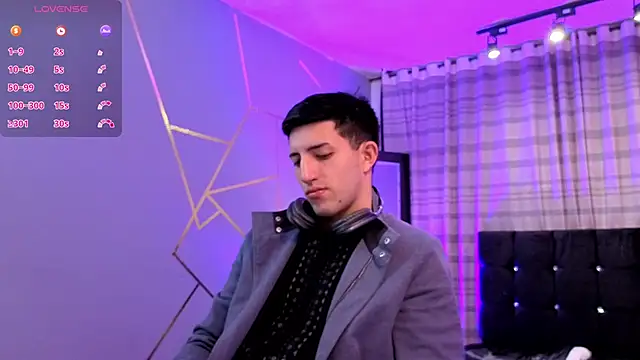 Snapshot of Un_Sluttyy chatting on December 3, 11:30 am Un Sluttyy online show from December 3, 11:30 am