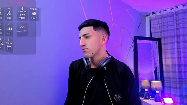 Snapshot of Un_Sluttyy chatting on December 4, 11:30 am Un Sluttyy online show from December 4, 11:30 am