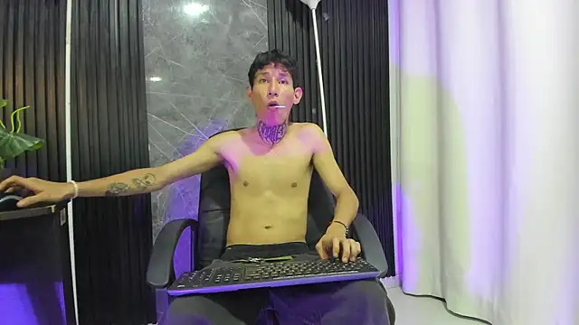 Snapshot of David_Power chatting on November 14, 4:00 am David Power online show from November 14, 4:00 am