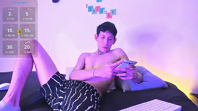 Snapshot of David_Power chatting on November 21, 4:55 am David Power online show from November 21, 4:55 am