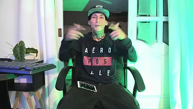 Snapshot of David_Power chatting on November 25, 4:23 am David Power online show from November 25, 4:23 am