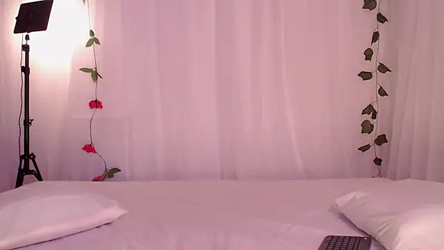 Belladonna lips online show from August 2, 1:04 am