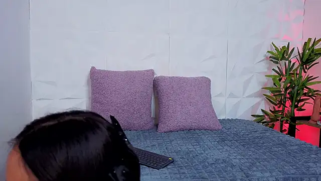 AuroraLanee  online show from November 10, 6:40 pm