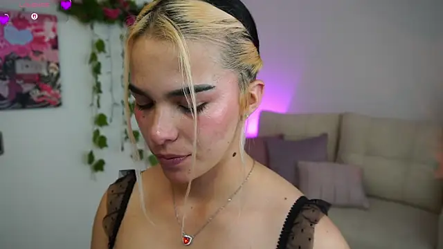 Snapshot of Nahoo__ chatting on June 13, 4:49 pm Nahoo online show from June 13, 4:49 pm