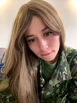 Snapshot of Miia_Hoot chatting on November 22, 2:27 pm Miia Hoot online show from November 22, 2:27 pm