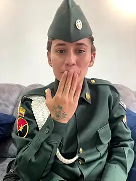 Snapshot of Miia_Hoot chatting on November 23, 2:39 pm Miia Hoot online show from November 23, 2:39 pm