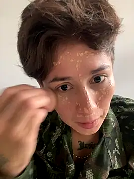 Snapshot of Miia_Hoot chatting on November 25, 2:06 pm Miia Hoot online show from November 25, 2:06 pm