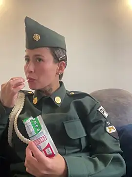 Snapshot of Miia_Hoot chatting on November 28, 3:04 pm Miia Hoot online show from November 28, 3:04 pm