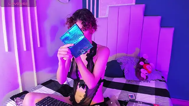 Snapshot of AliceMadnes chatting on November 27, 4:47 am AliceMadnes online show from November 27, 4:47 am