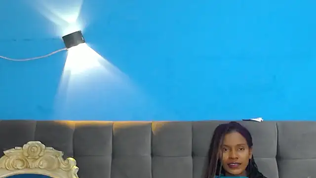 Snapshot of Aliis_Love chatting on November 18, 8:19 am Aliis Love online show from November 18, 8:19 am