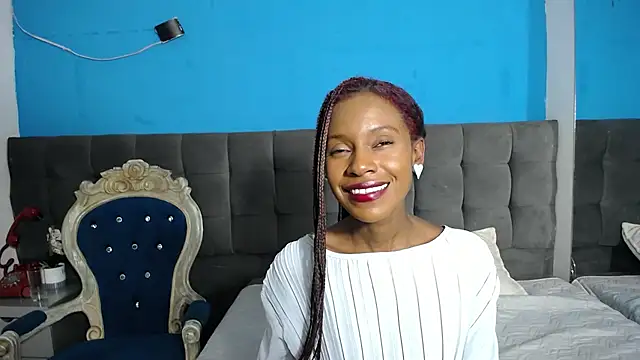 Snapshot of Aliis_Love chatting on November 19, 8:25 am Aliis Love online show from November 19, 8:25 am