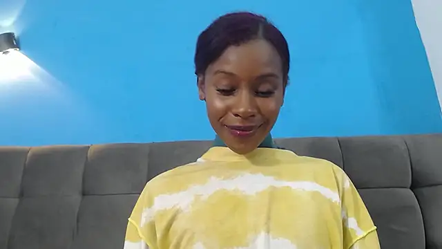 Snapshot of Aliis_Love chatting on November 22, 10:58 am Aliis Love online show from November 22, 10:58 am