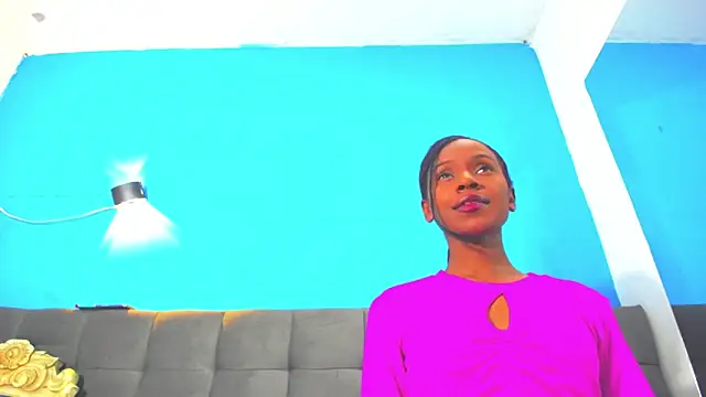 Snapshot of Aliis_Love chatting on November 25, 3:50 am Aliis Love online show from November 25, 3:50 am