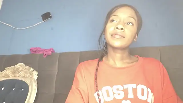 Snapshot of Aliis_Love chatting on November 29, 5:32 am Aliis Love online show from November 29, 5:32 am