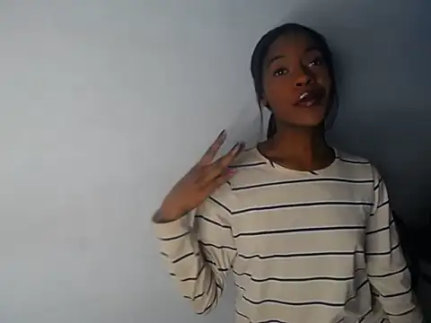 Snapshot of Aliis_Love chatting on December 4, 8:34 am Aliis Love online show from December 4, 8:34 am