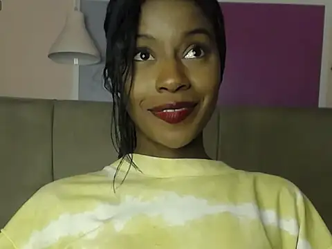 Snapshot of Aliis_Love chatting on December 14, 1:33 am Aliis Love online show from December 14, 1:33 am