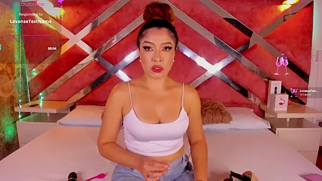 Snapshot of Lily_Queen30 chatting on December 5, 7:54 pm Lily Queen30 online show from December 5, 7:54 pm