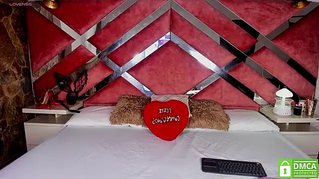 Lily Queen30 online show from March 11, 8:15 pm