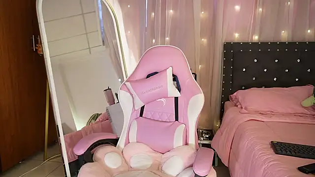 Snapshot of Missara_ chatting on March 21, 7:06 pm Missara online show from March 21, 7:06 pm