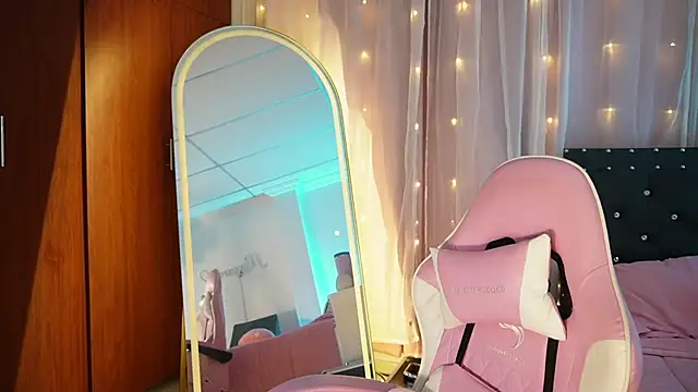 Snapshot of Missara_ chatting on March 24, 11:43 pm Missara online show from March 24, 11:43 pm