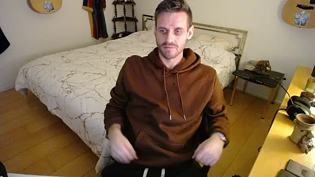 Snapshot of skatejocke chatting on November 14, 2:27 pm skatejocke online show from November 14, 2:27 pm