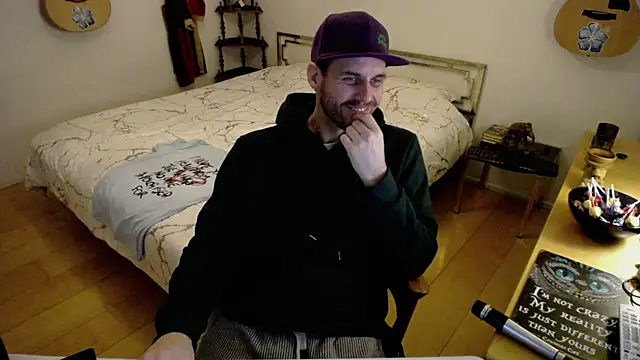 Snapshot of skatejocke chatting on November 20, 5:40 am skatejocke online show from November 20, 5:40 am