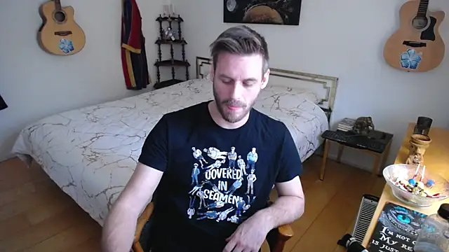 Snapshot of skatejocke chatting on November 22, 8:57 am skatejocke online show from November 22, 8:57 am