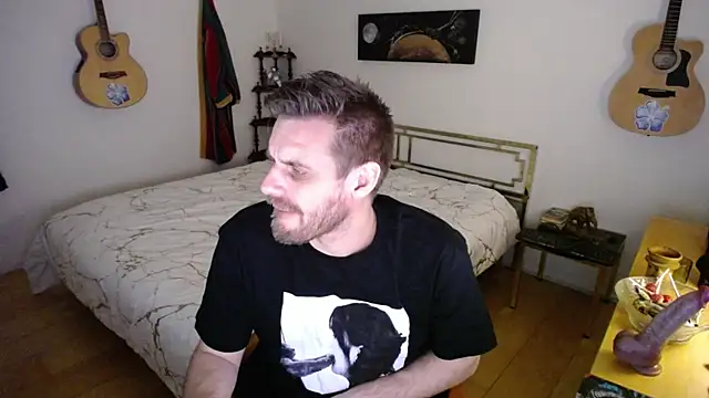 Snapshot of skatejocke chatting on November 28, 9:39 pm skatejocke online show from November 28, 9:39 pm