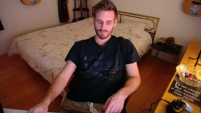 Snapshot of skatejocke chatting on November 30, 1:37 pm skatejocke online show from November 30, 1:37 pm