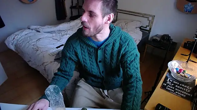 Snapshot of skatejocke chatting on December 1, 10:09 am skatejocke online show from December 1, 10:09 am