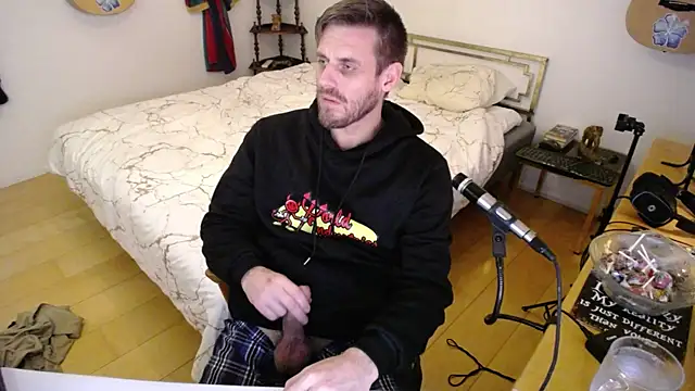 Snapshot of skatejocke chatting on December 5, 1:14 am skatejocke online show from December 5, 1:14 am