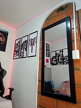 Snapshot of MIKE_KILIANjs chatting on December 18, 2:23 pm MIKE KILIANjs online show from December 18, 2:23 pm